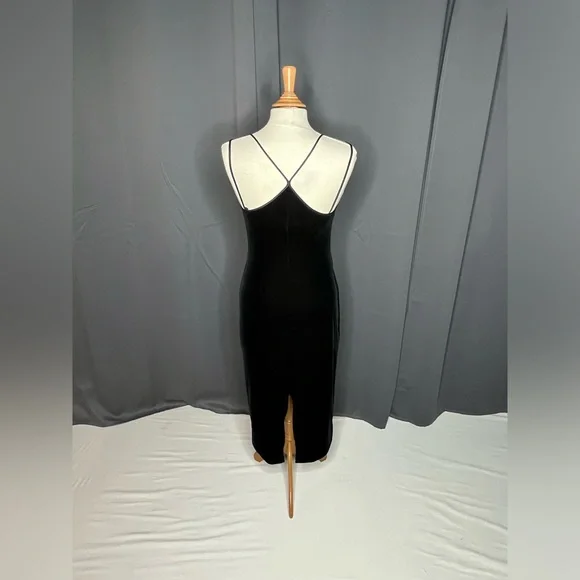 Anne Taylor Classic Little Velvet Cross Spaghetti Strap
Little Black Dress (LBD) - Picture 3 of 16
